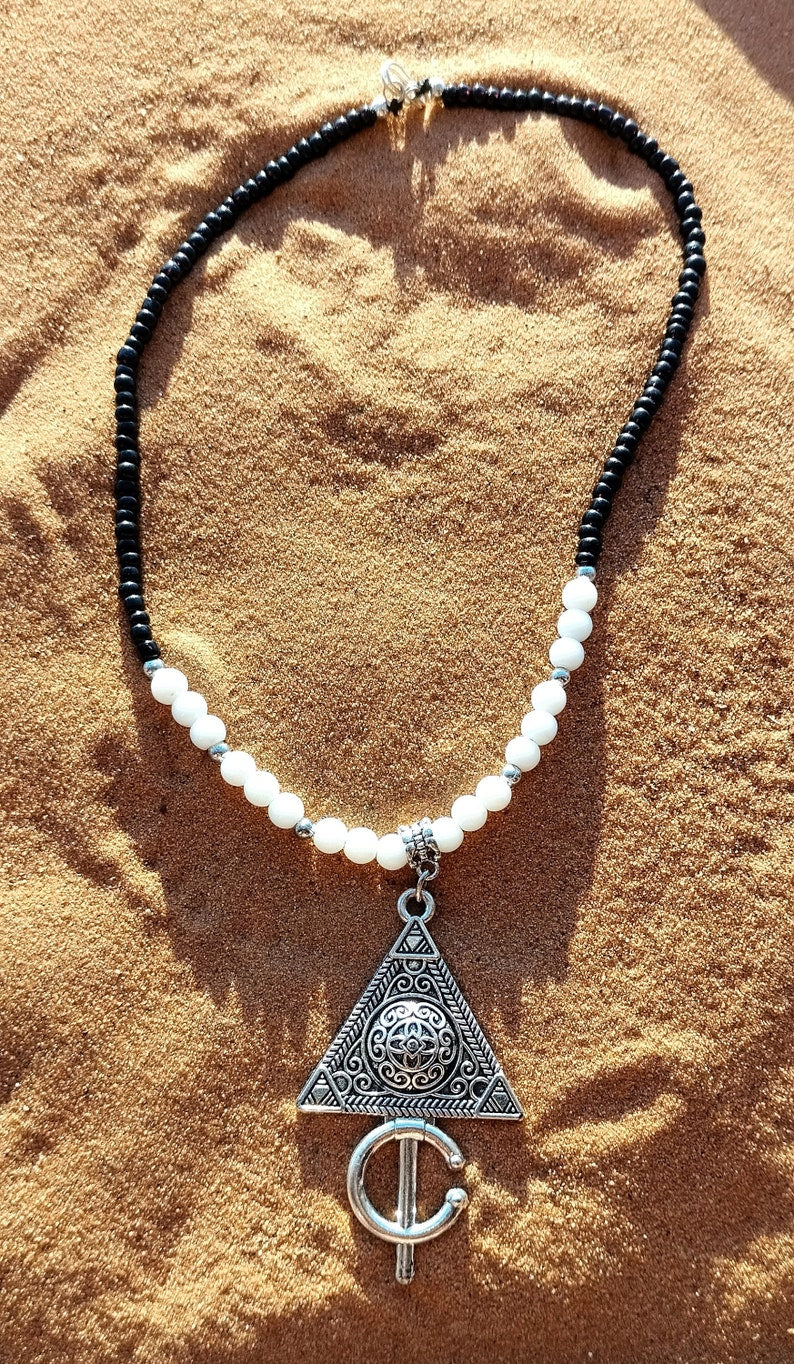 Collier Amazigh Tavzimt en Agate Noire