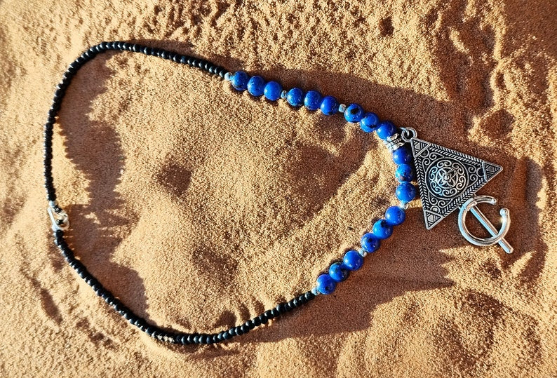 Collier Amazigh Tavzimt en Agate Noire